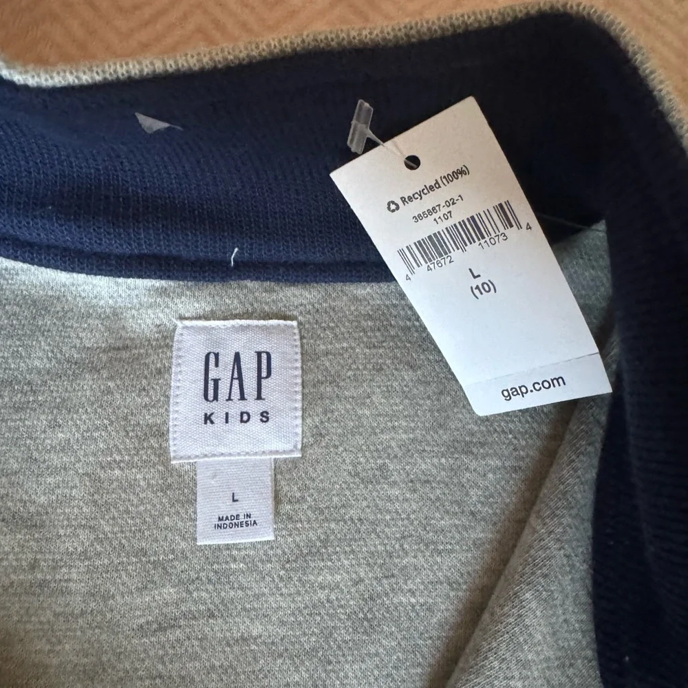 NWT Gap sweater - size L - Picture 2 of 5